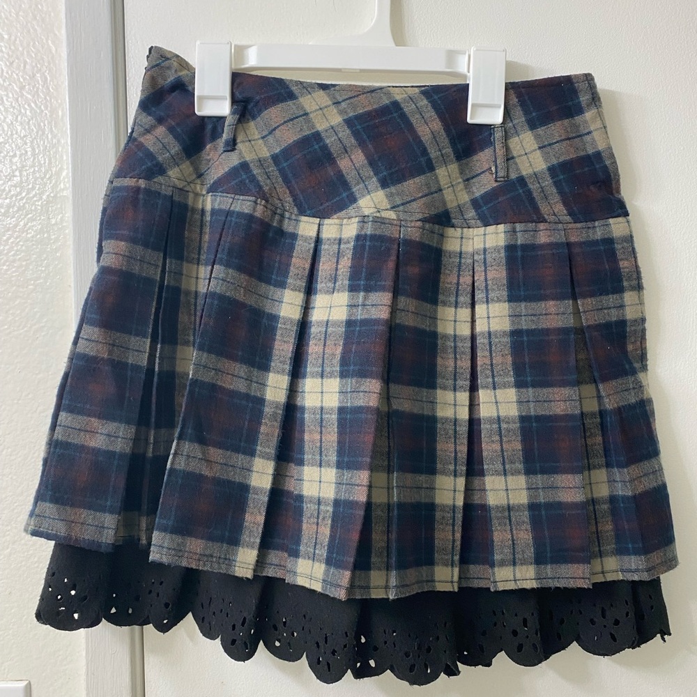 chouyatou brown plaid/tartan pleated skirt with black underskirt and side zipper